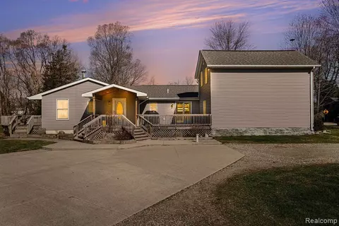 2793 N Baldwin Rd, Oxford, MI 48371