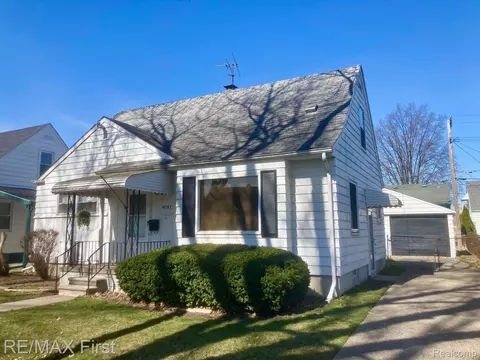 16763 Sarmorr St, Roseville, MI 48066