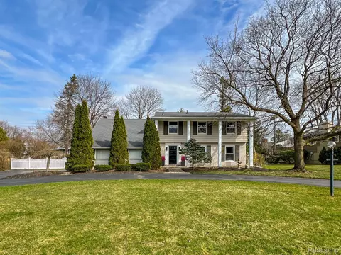 6689 Cathedral Dr, Bloomfield Hills, MI 48301