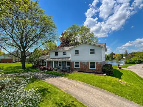 5886 Sutters Ln, Bloomfield Hills, MI 48301