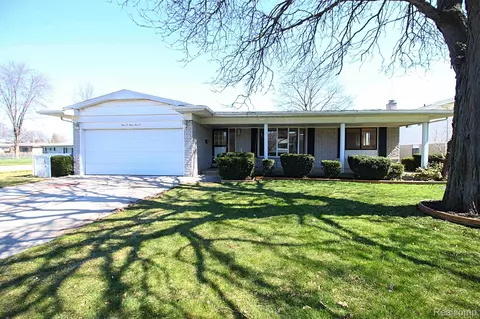 30350 Freda Dr, Warren, MI 48093