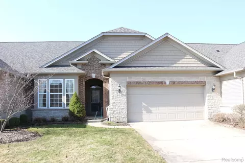 24340 Sand Lake Ln, Brownstown, MI 48134