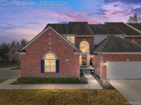 2108 Austin Dr, Utica, MI 48316