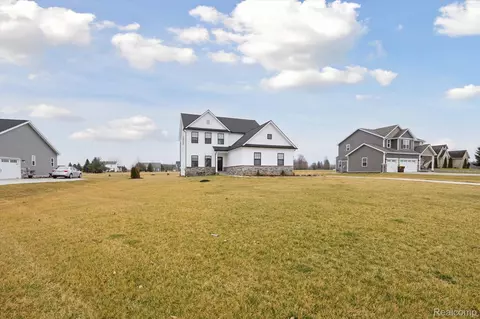 4827 Emerald Valley Loop, Handy, MI 48836