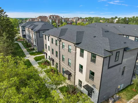 2881 Summers, Troy, MI 48084