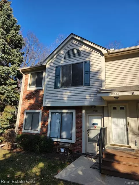 27653 Harrison Woods Ln, Harrison Township, MI 48045