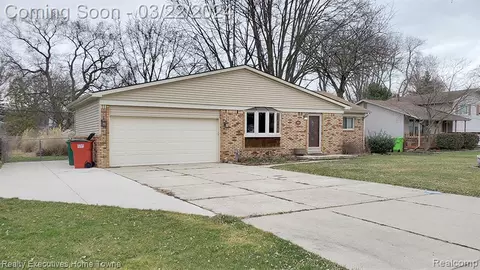 24641 Trombley St, Harrison Township, MI 48045
