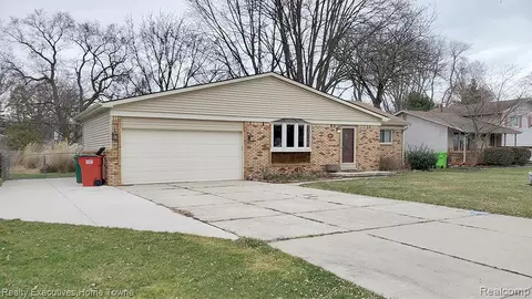 24641 Trombley St, Harrison, MI 48045