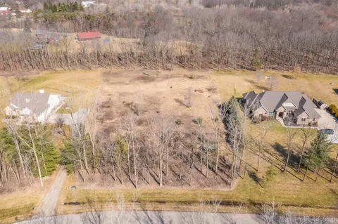 5174 Hidden Ridge Dr, Metamora, MI 48455