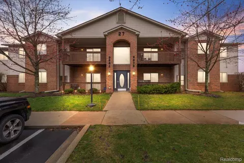 9678 Sawgrass Crt 5 27 Ct #5, Belleville, MI 48111