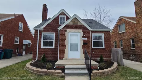 1069 Riverbank St, Lincoln Park, MI 48146