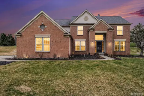 9111 Newcastle Crt Ct, Grand Blanc, MI 48439