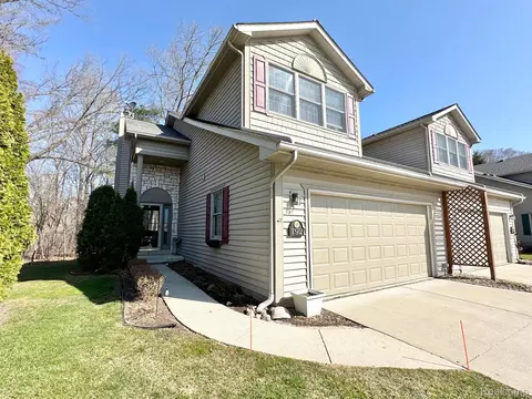 192 Stratford Ln, Orion, MI 48360