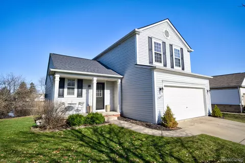 10064 Pond View Trl, Grand Blanc, MI 48442