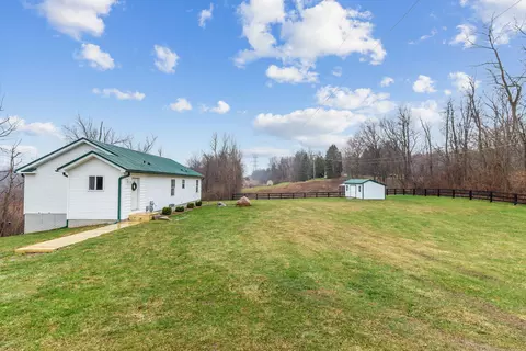 381 W Dryden Rd, Metamora, MI 48455
