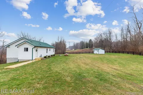 381 W Dryden Rd, Metamora, MI 48455