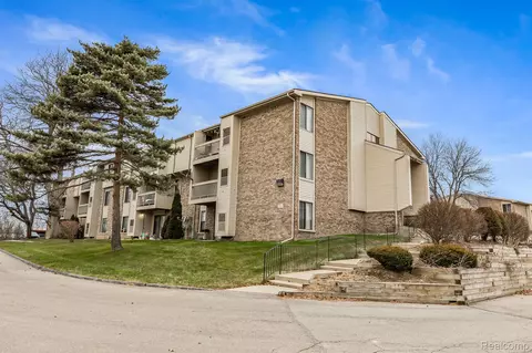 30445 W 14 Mile Rd #50, Farmington Hills, MI 48334