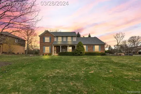 5367 Provincial Dr, Bloomfield Hills, MI 48302