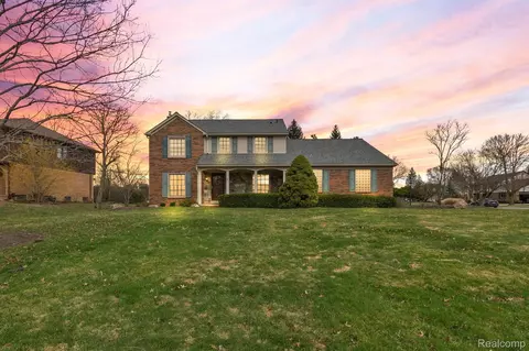 5367 Provincial Dr, Bloomfield Township, MI 48302