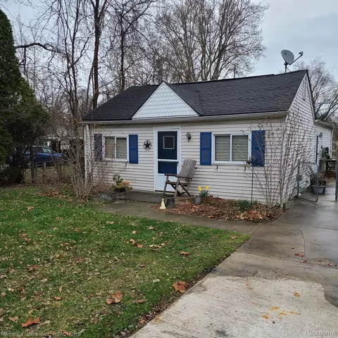 21722 Jefferson St, Farmington Hills, MI 48336