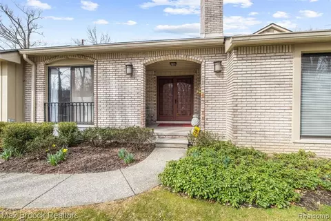 1228 S Timberview Trl, Bloomfield Hills, MI 48304