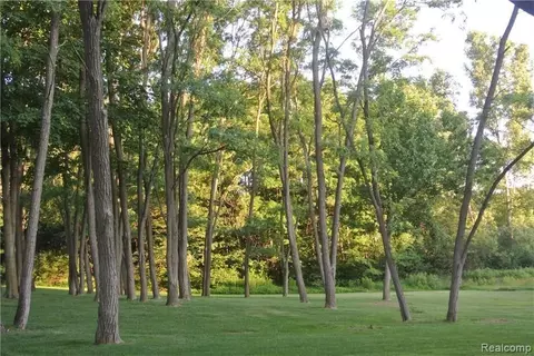 8690 Ridge N, Canton, MI 48187