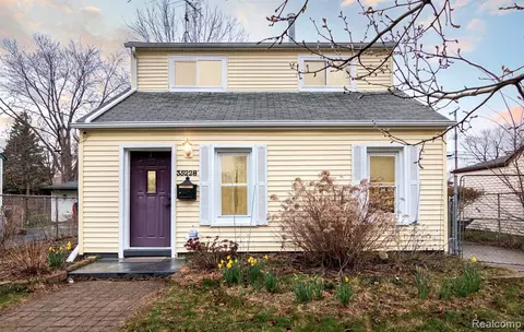 35228 Glover St, Wayne, MI 48184