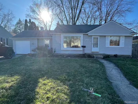 22833 Floral St, Farmington, MI 48336