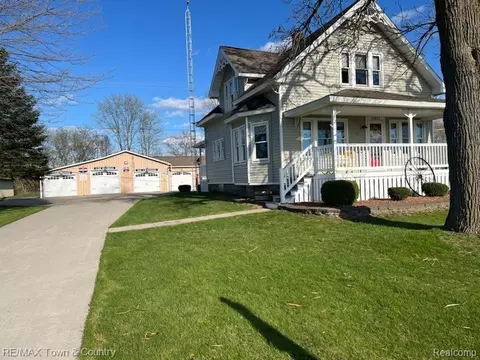 13462 N Linden Rd, Vienna, MI 48420
