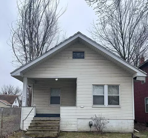 939 Paddington Ave, Flint, MI 48507