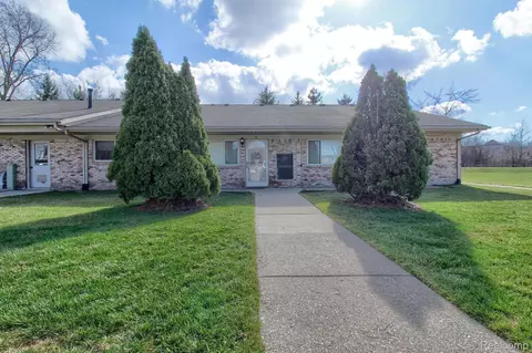 16042 Holz Dr #35, Southgate, MI 48195