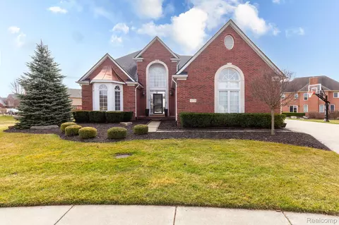 13034 Black Walnut Dr, Shelby Township, MI 48315