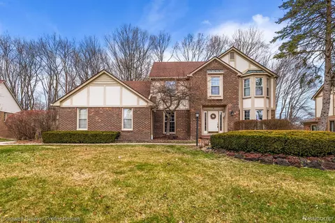 48920 Pinehill Dr, Plymouth, MI 48170