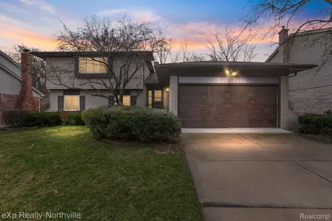 10821 Continental Dr, Taylor, MI 48180