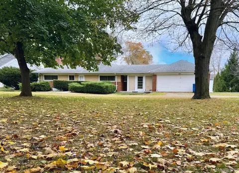 4405 Motorway Dr, Waterford, MI 48328