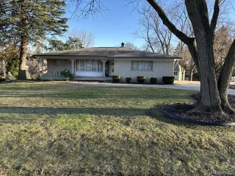 1191 Stellma Ln, Rochester Hills, MI 48309