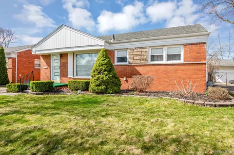 25183 Ronald St, Roseville, MI 48066