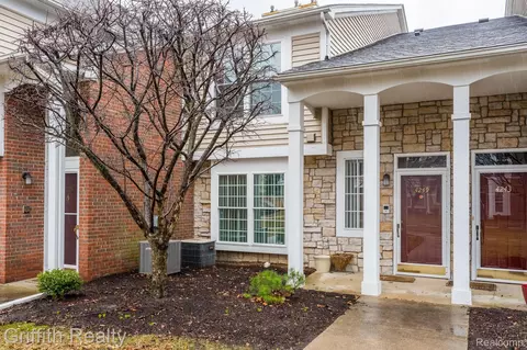 4249 Berkshire Dr, Sterling Heights, MI 48314