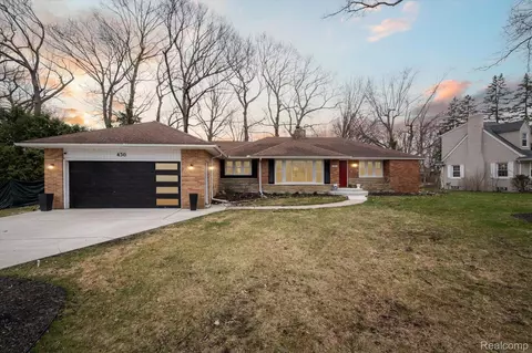 450 Eileen Dr, Bloomfield Township, MI 48302