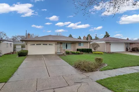 35680 Deville Dr, Sterling Heights, MI 48312