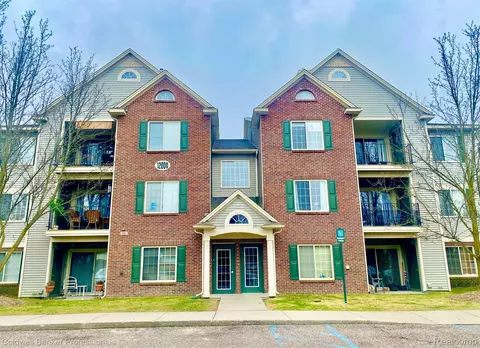 12205 Pinehurst Ln, Grand Blanc, MI 48439