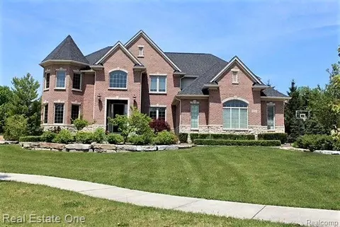 2544 Beachview Crt Ct, Troy, MI 48098