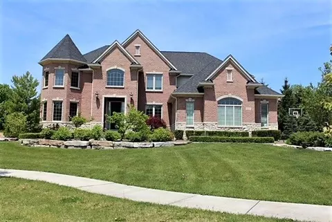 2544 Beachview Crt Ct, Troy, MI 48098