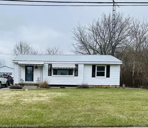 1061 Elodie Dr, Flint, MI 48532