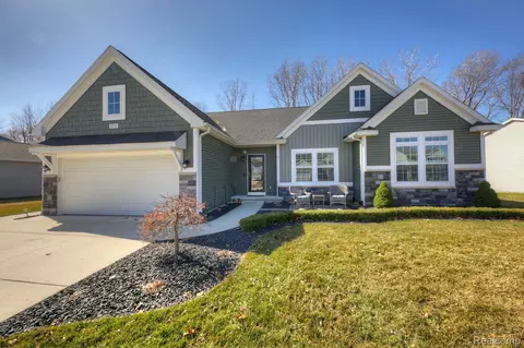 1070 Autumn Park Trl, Howell, MI 48843