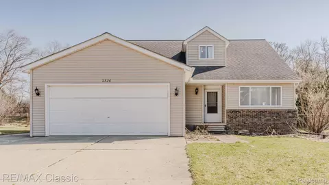 2726 Shady Hollow Dr, White Lake, MI 48383