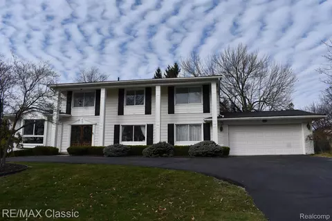 3162 Bloomfield Shore Dr, West Bloomfield, MI 48323