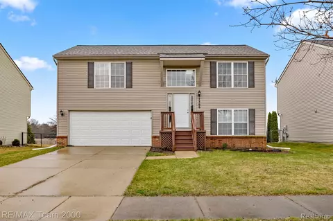7366 Maplelawn Dr, Ypsilanti, MI 48197