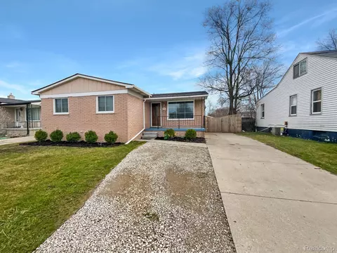 29334 Little Mack Ave, Roseville, MI 48066