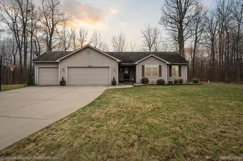 1325 Timberline Dr, Mundy, MI 48507